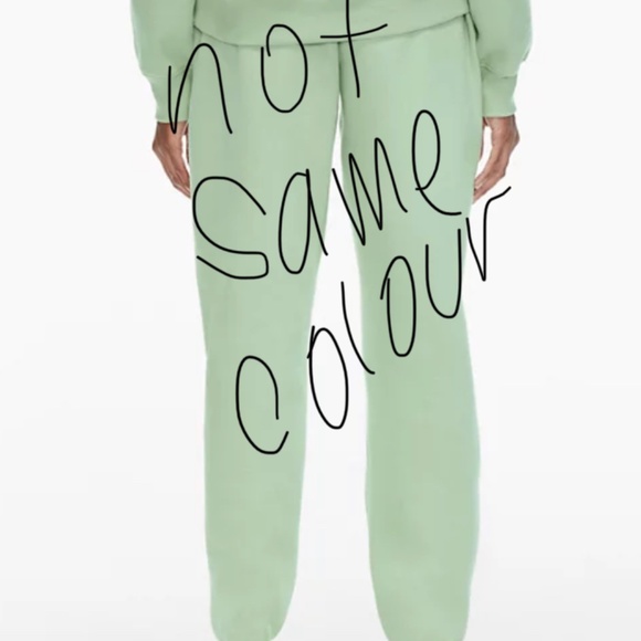 TNA Cozy AF Fleece Sweatpants - Picture 8 of 13